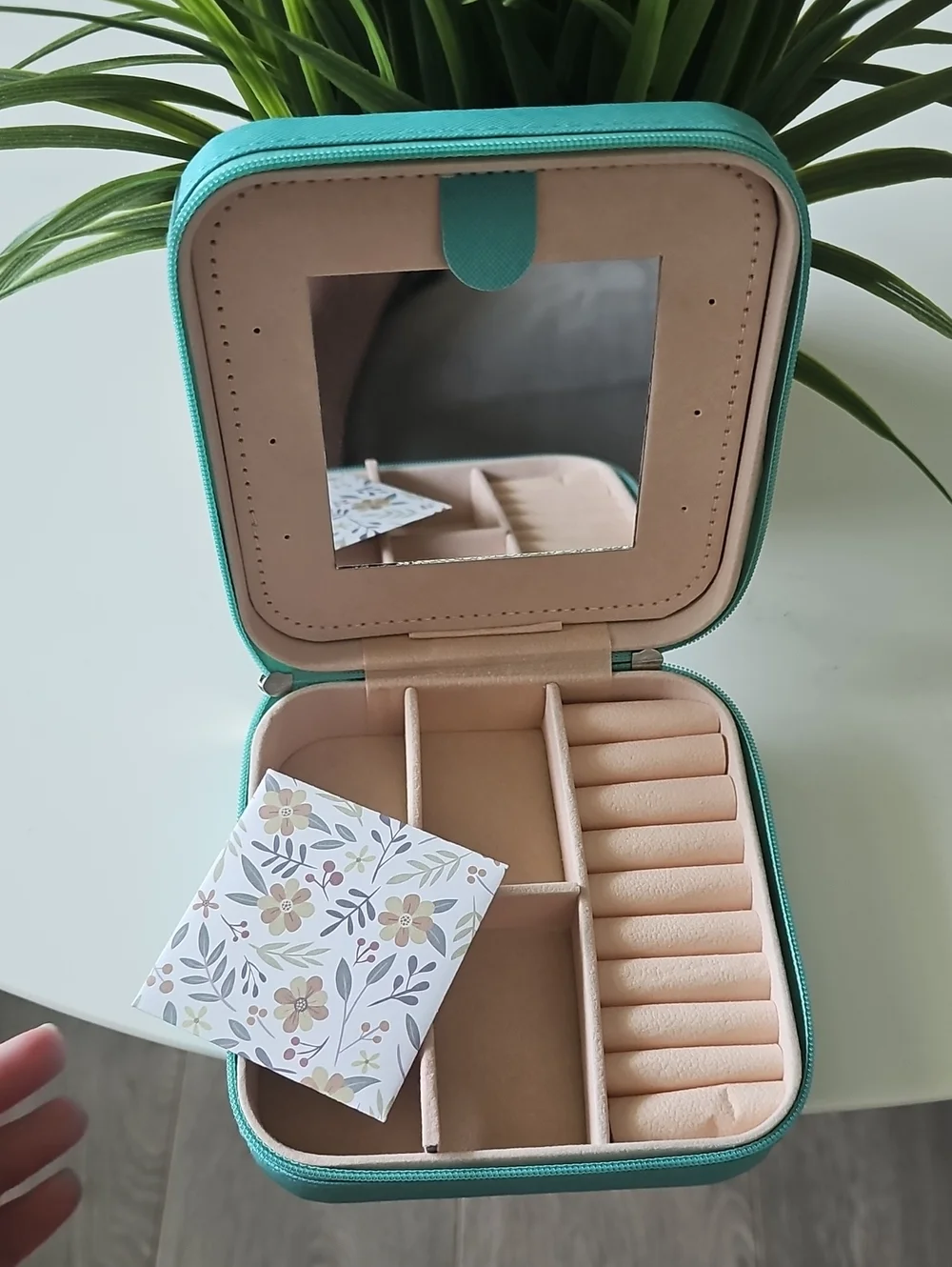 None compact teal
